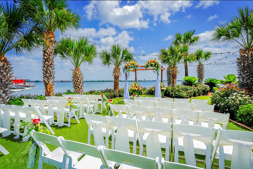 image of horseshoe bay resort wedding ceremony overlooking a lake
