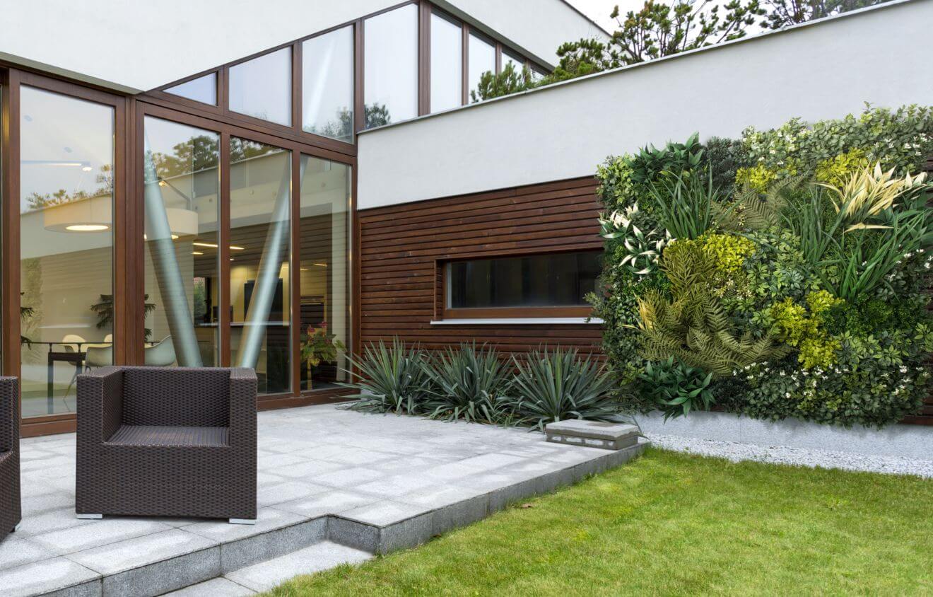 SYNlawn_GreenWalls_Hero Outdoor wall with wood paneling and artificial green wall